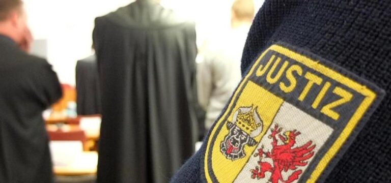 Prozessauftakt in Schwerin: 64‑Jähriger aus Wismar gesteht sexuellen Missbrauch