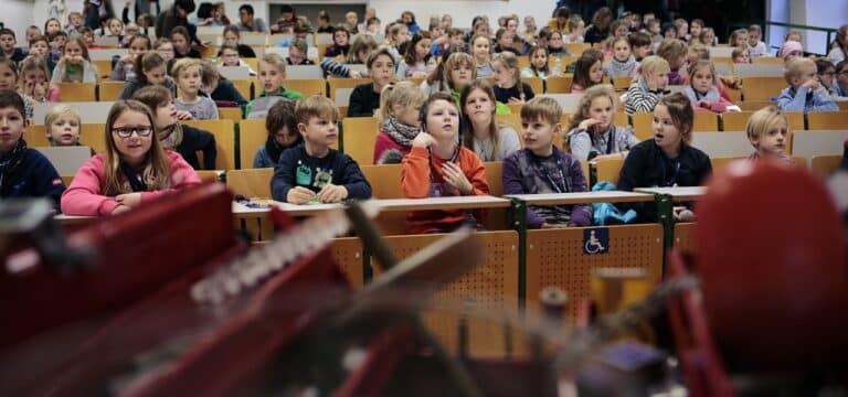 „KinderUni“ mit Vorlesung zu Cybermobbing: Wie wir das Netz fairer machen können