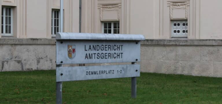 21-Jähriger wegen Vergewaltigung, Körperverletzung und Erpressung angeklagt