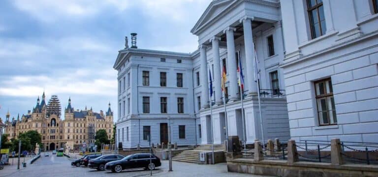 Kritik an Schwesigs neuer Sprecherin – Regierung kontert