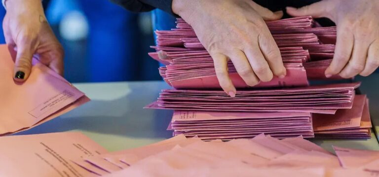 Stichwahl in Wismar: Zwei Kandidaten, zwei Strategien – und ein offenes Rennen