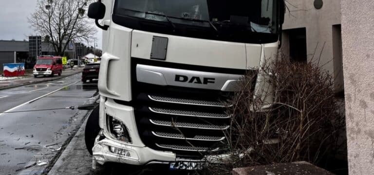 Sattelzug verursacht Unfall in Hagenow – Fahrer mit 1,79 Promille