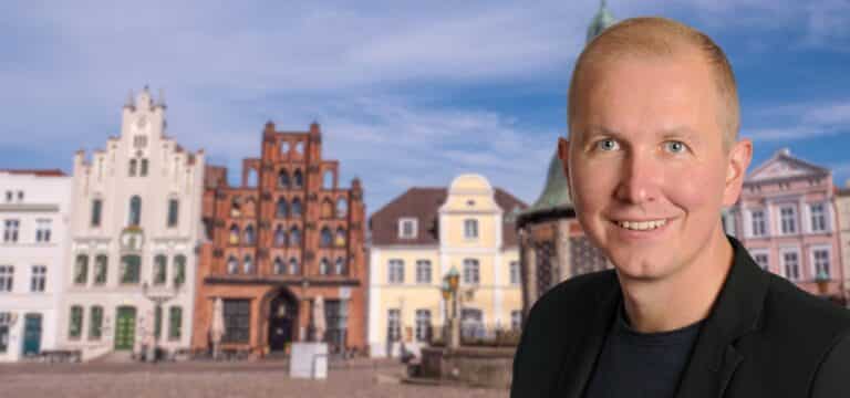 „Bürger für Wismar“ fordert Prüfung eines Einstiegsfeldes für Sehbehinderte am Markt