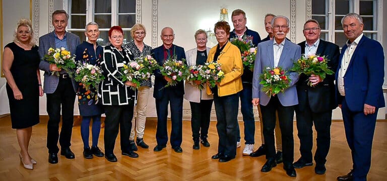 Ehrungen im Rathaus: Bürgermedaillen und Sportplaketten verliehen