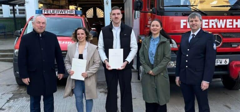 Berufsfeuerwehr Wismar begrüßt zwei neue Brandmeisteranwärter