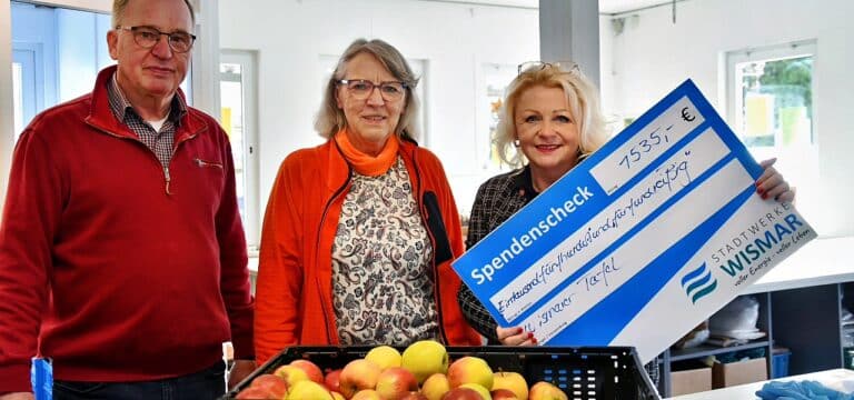 Stadtwerke Wismar spenden 1.535 Euro an die Wismarer Tafel
