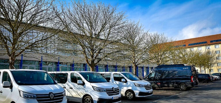 Neue Parkgebühren an der neuen Stadthalle: Stadt reagiert auf Dauerprobleme