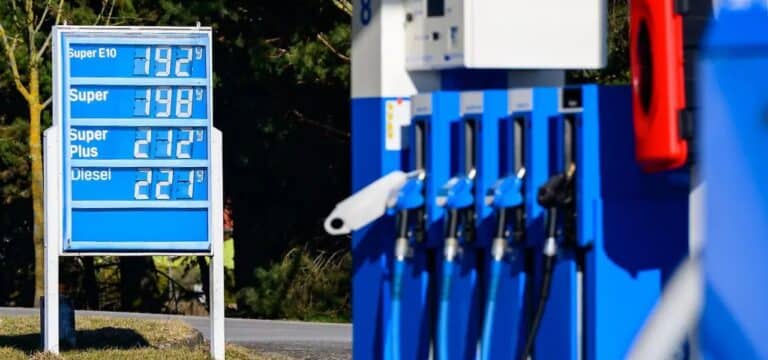 Wirtschaft fordert Entlastungen wegen hoher Spritkosten