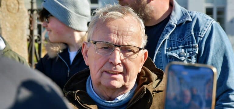 Osterwunder für Wal? Minister prüft Rettung mit Spezial-Katamaran