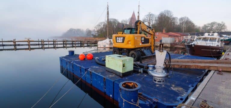 Buckelwal vor Poel: Ponton soll heute zum Wal – Helfer bereiten alles vor