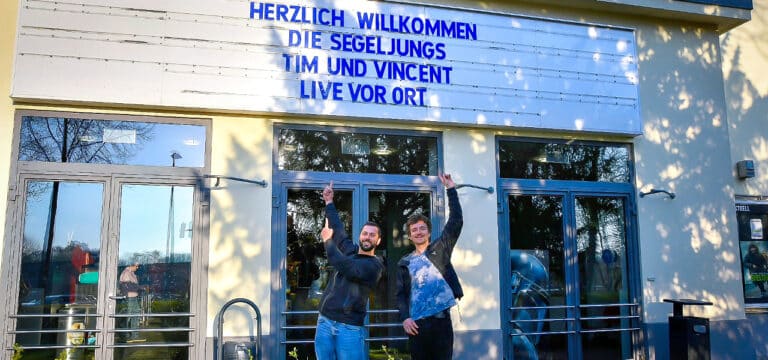 „Segeljungs – Mit Null Ahnung um die Welt“: Kinotour machte Halt im CineStar Wismar
