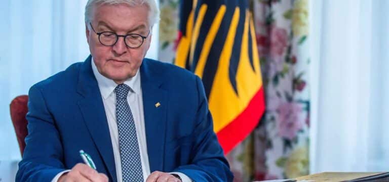 Steinmeier ruft zu Mäßigung in Wal-Debatte auf