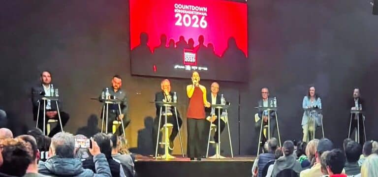 Wismar diskutiert: Wahlforum bringt lebhafte Debatte in der Markt‑ und Eventhalle