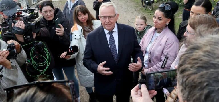 Grillfest: Minister lädt Wal-Helfer zu Dankesparty