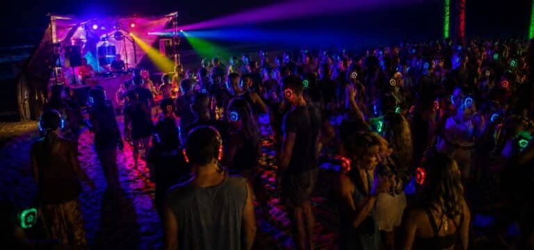 Silent Disco am Ostseestrand: Zierow lädt zur ersten Kopfhörer‑Strandparty ein