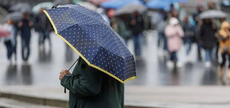 Tief „Bernadette“ bringt Regen und stürmische Böen – Unbeständiger und windiger Dienstag bei uns