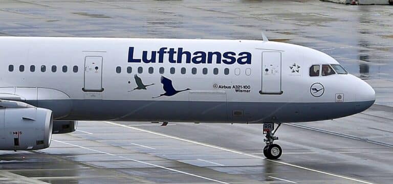 Airbus A321 „Wismar“ feiert Jubiläum: 30 Jahre Patenschaft zwischen Wismar und Lufthansa