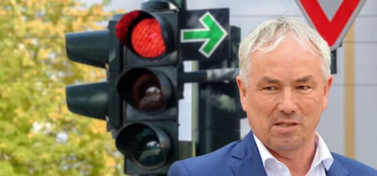 Entfernte Grünpfeilschilder: Entscheidung vom Bürgermeister sorgt für hitzige Diskussion