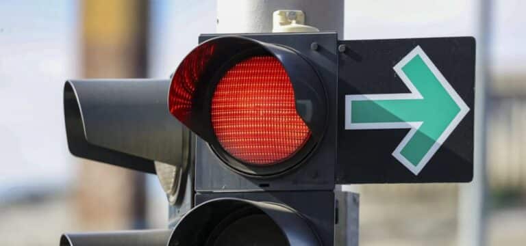 Grünpfeilschilder werden entfernt: Wismar reagiert auf Unfallhäufung an Kreuzung Lübsche Straße