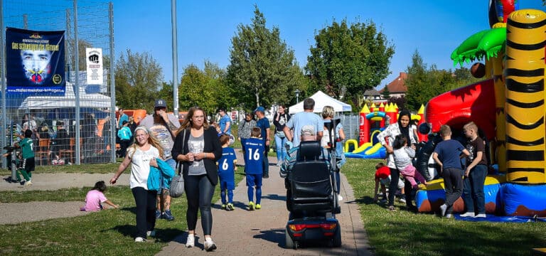 Vierter „Helfen bringt Freu(n)de Cup“: Fußballturnier für den guten Zweck am Kunstrasenplatz Kagenmarkt
