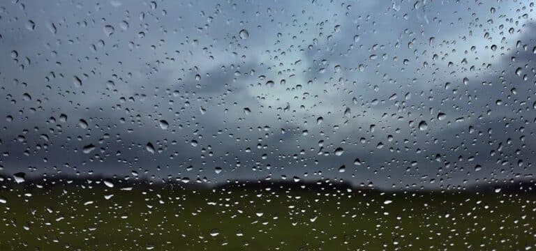 Ungemütlicher Ferienmontag: Regen und frischer Wind bestimmen das Wetter in der Region