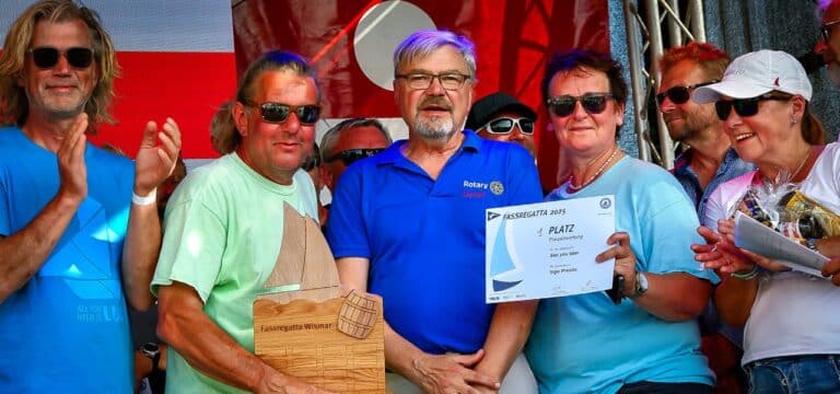 Tradition, Wind und gute Taten: Rotary Club kürt wieder die Sieger der Wismarer Fassregatta