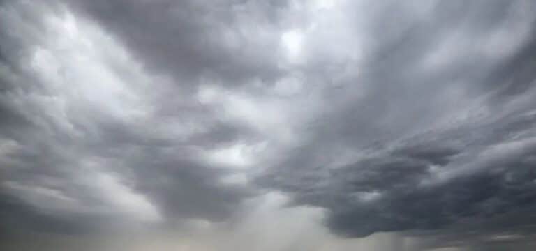 Unbeständiger Start in den meteorologischen Herbst: Regenschauer prägen den Dienstag