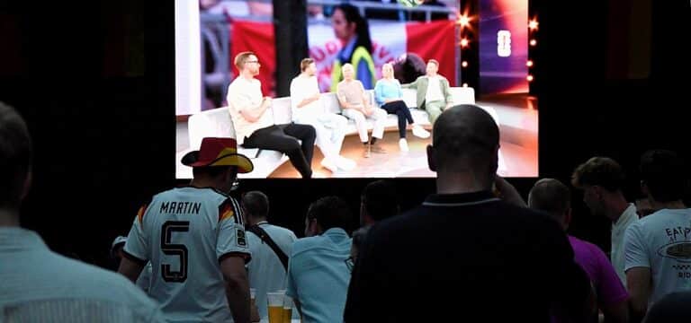 Großes Fußballfieber im Alten Hafen: Wismarer Markt- und Eventhalle lädt auch zum zweiten Halbfinale