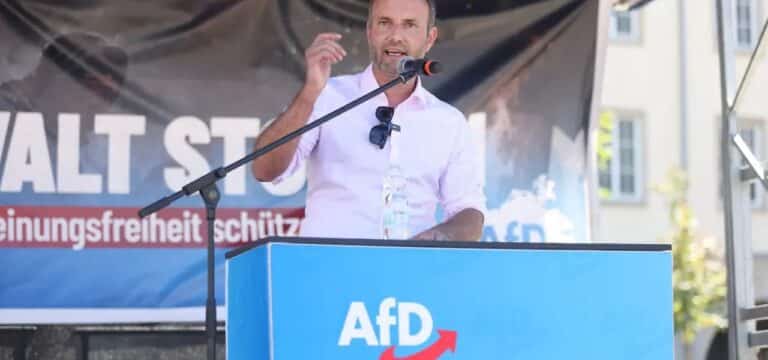 AfD versammelt rund 200 Anhänger zur Kundgebung in Rostock