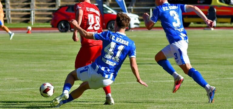 Anker Wismar unterliegt im Testspiel gegen Drittligisten Hansa Rostock mit 0:4