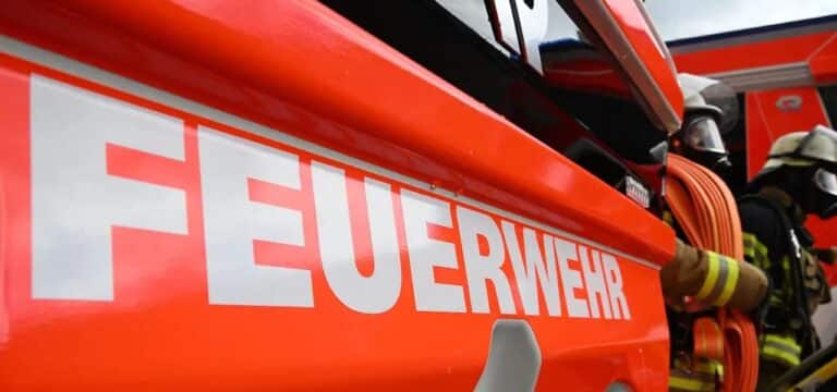 Brand im Mehrfamilienhaus – Bewohner löschen Feuer in der Wismarer Altstadt
