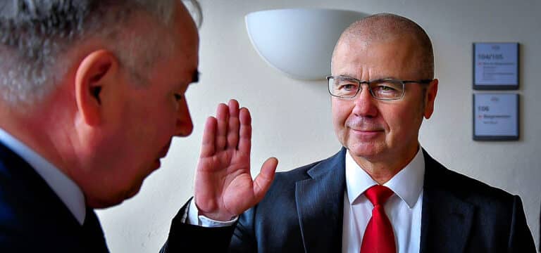 Machtwechsel im Wismarer Rathaus: Frank Junge offiziell als neuer Bürgermeister ernannt
