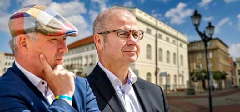 Machtwechsel im Wismarer Rathaus: Frank Junge übernimmt die Amtsgeschäfte von Thomas Beyer