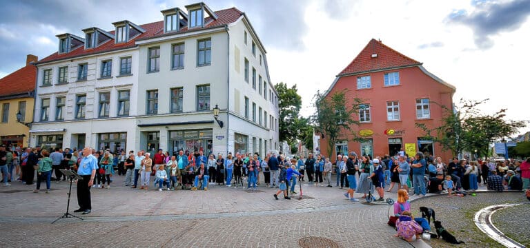 Blaulichttag, Live‑Musik und Ferienprogramm: Der Donnerstag in Nordwestmecklenburg