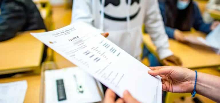 Mecklenburg-Vorpommern startet Zeugnissorgentelefon für Schüler und Eltern