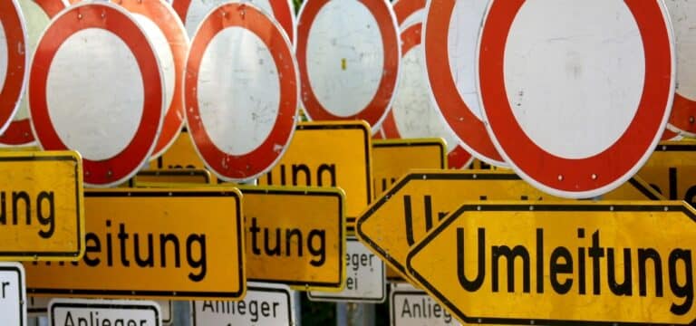 Vollsperrung auf der B 105 gestartet: Geduldsprobe für Pendler zwischen Selmsdorf und Dassow