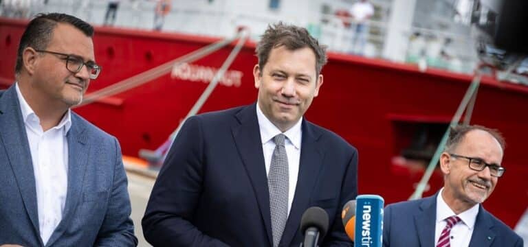 Bundesregierung wirbt um Kanada‑Deal: Klingbeil und TKMS sehen große Chancen für Wismar