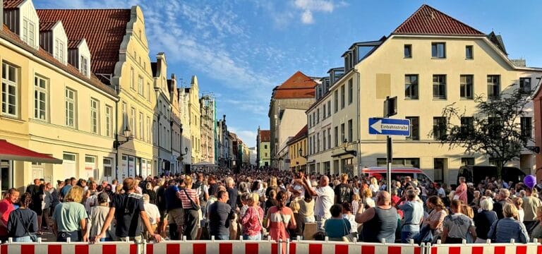 Swing zum Saisonabschluss: Kiiiz‑Konzert am Hopfenmarkt wird heute nachgeholt