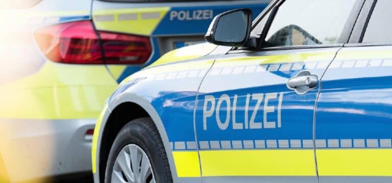 Schwerer Unfall auf der A20: Zwei Verletzte und Vollsperrung nach Kollision im Starkregen