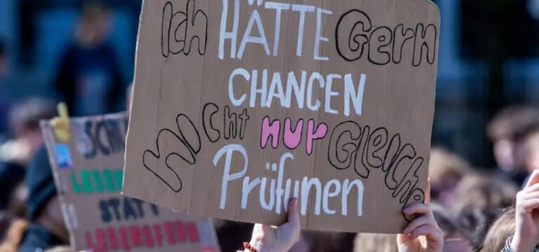 Schüler in MV fordern kostenfreies Deutschland-Ticket