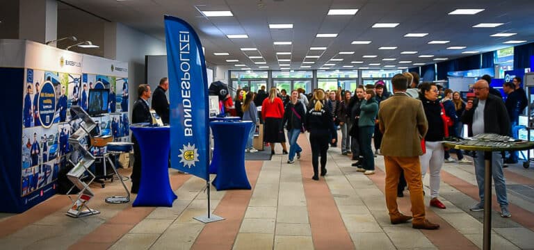 2.500 Schüler und 170 Berufswege: Berufsinfobörse bringt Nachwuchs und Betriebe zusammen