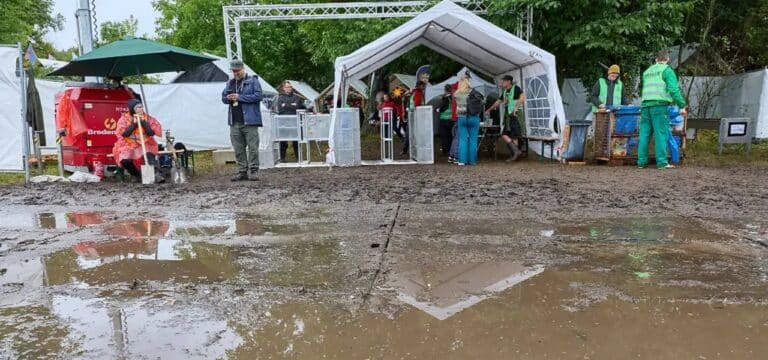 Eröffnungstag von „Jamel rockt den Förster“ fällt ins Wasser