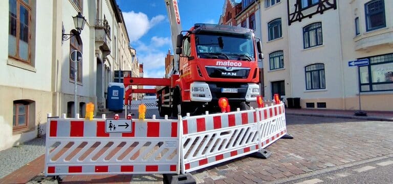 Kurzzeitige Verkehrsbehinderungen: Spur gesperrt im Kreuzungsbereich Dankwartstraße / Dahlmannstraße