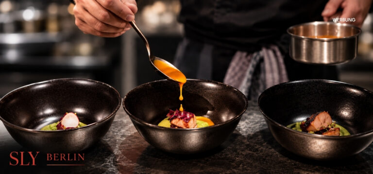 Der Ausflug-Tipp: Sushi, Austern und Tattoos – Berliner „sly“ Hotel lädt zur Kitchenparty