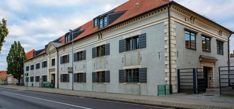 Zeitreise im Zeughaus: Wismarer Bibliotheksnacht verbindet Keilschrift mit KI